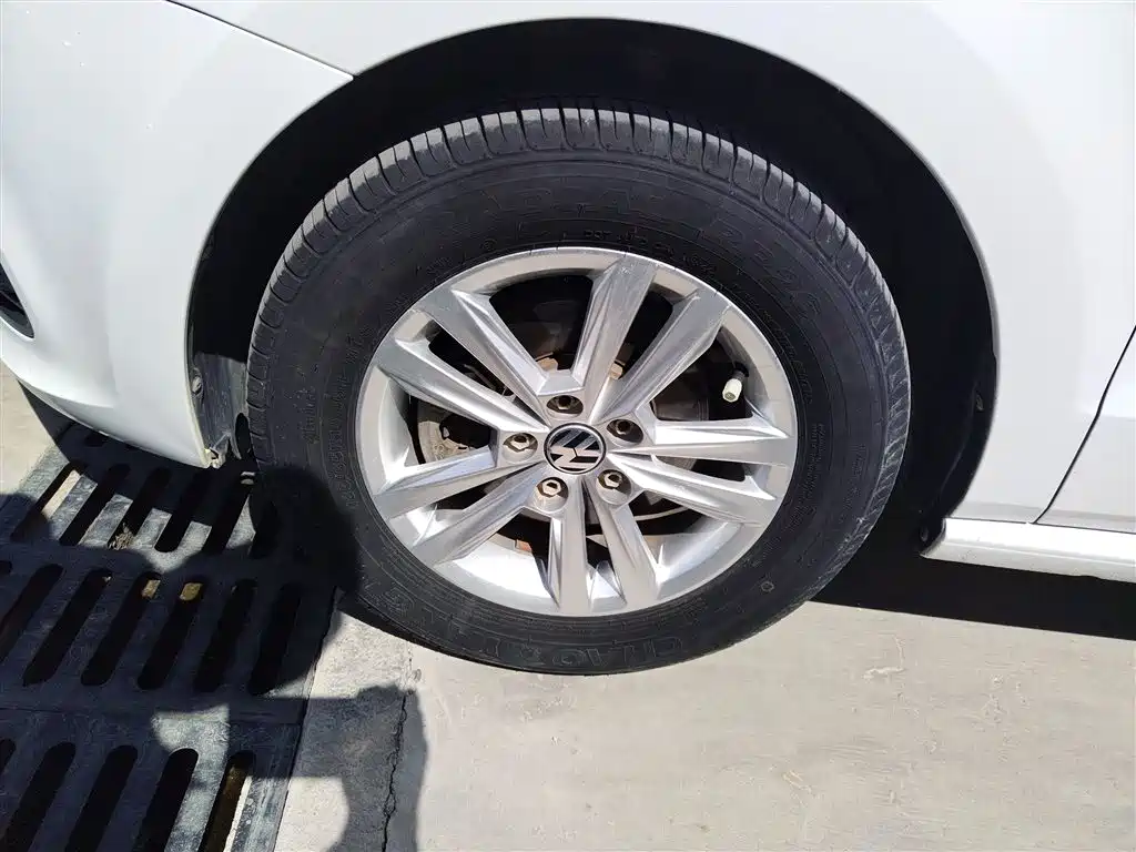 Volkswagen Polo 2016 1.4L Automatic Trend фото 23