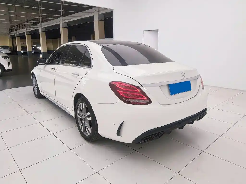 Фото 8 - Mercedes-Benz C-Class