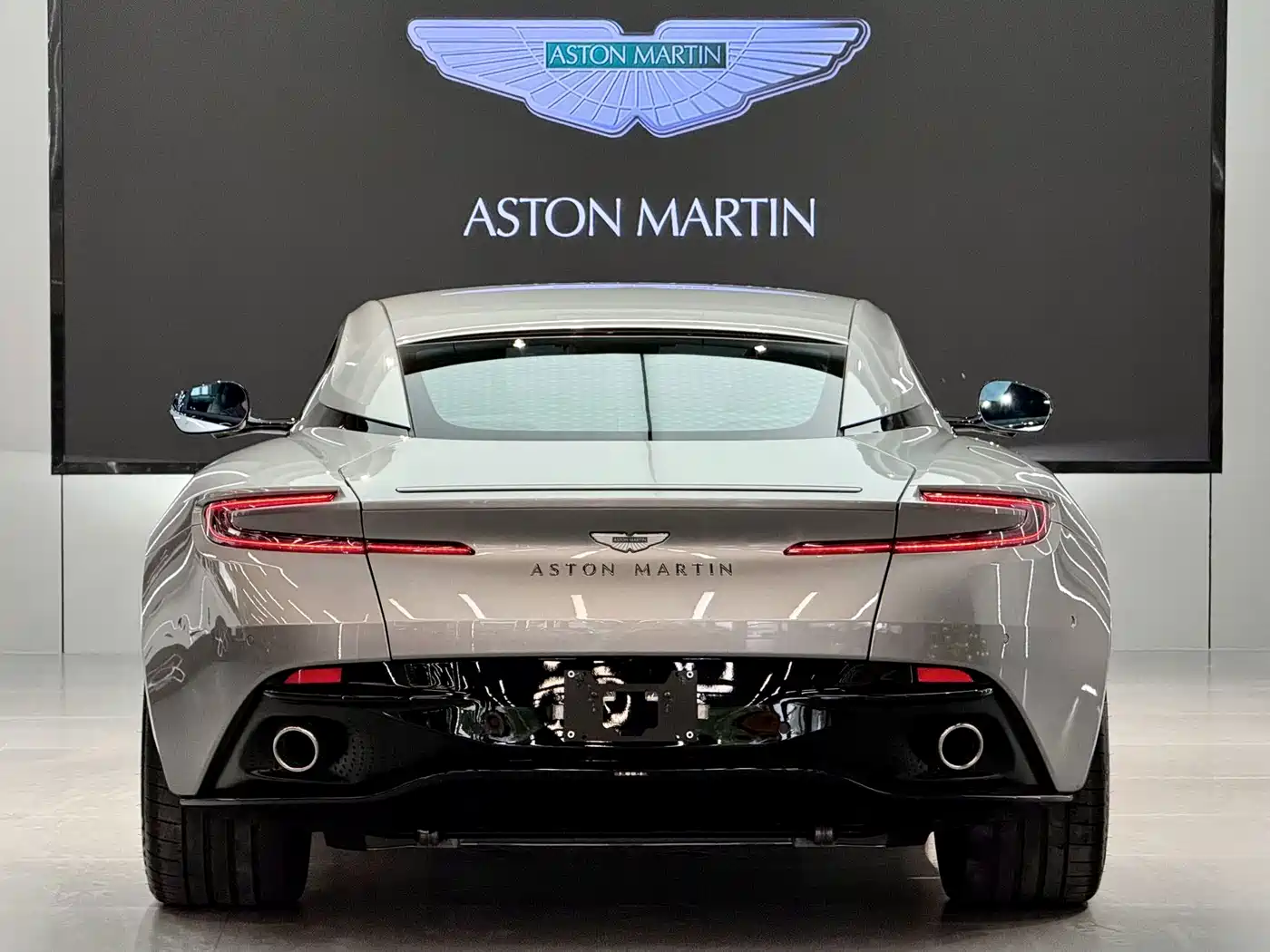 2024 Aston Martin DB12