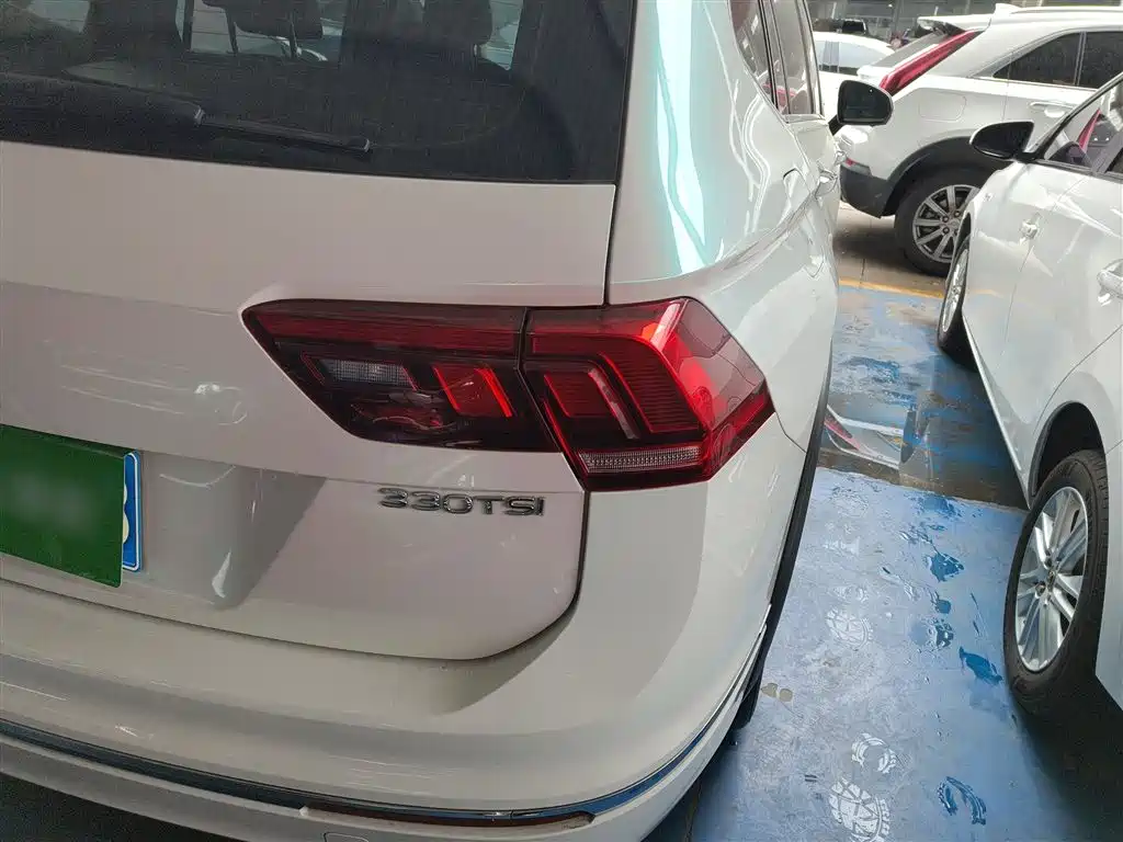 Volkswagen Tiguan L 2021 330TSI Automatic 2WD R-Line Premium фото 8