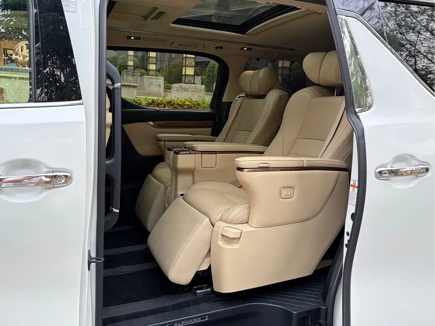 Toyota Alphard 2015 3.5L Premium Edition фото 6