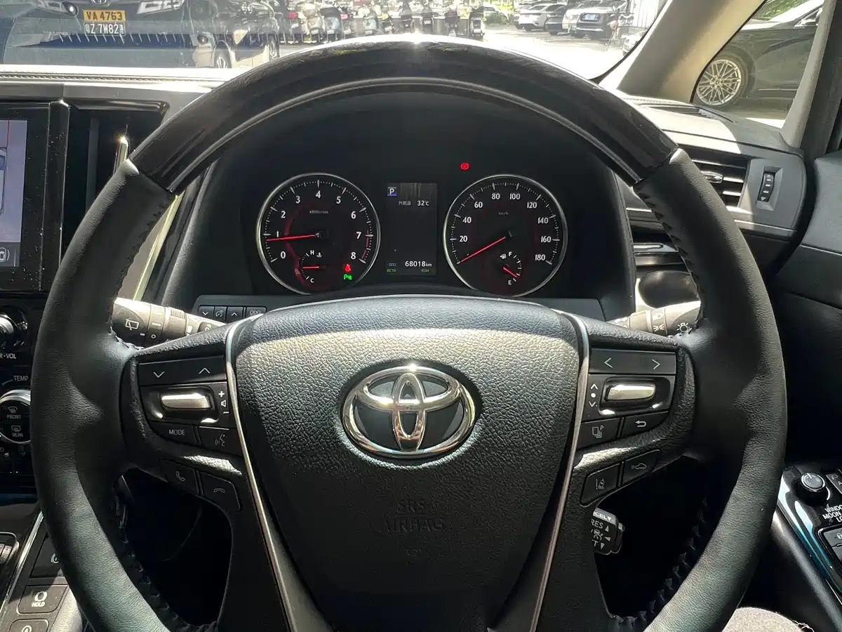Toyota Vellfire фото 17