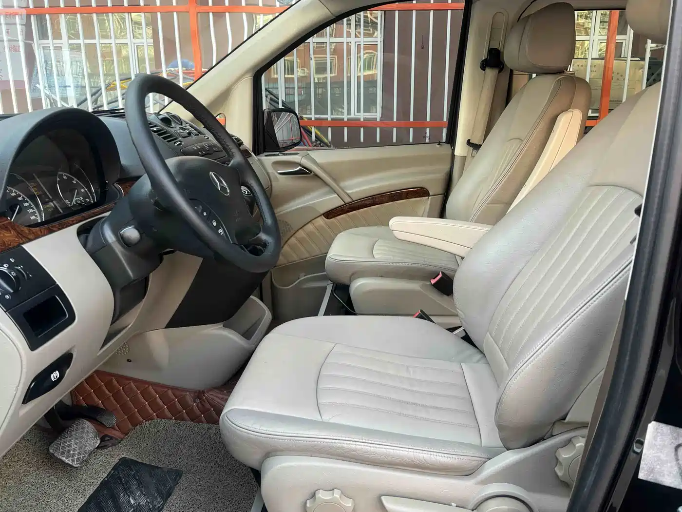 Mercedes-Benz Viano 2013 3.0L Comfort Edition фото 7