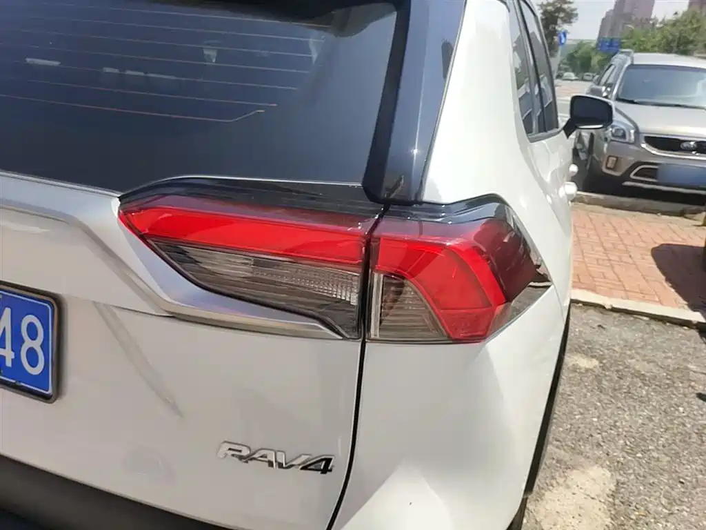 Toyota RAV4 Rongfang 2024 2.0L CVT FWD Style Plus Edition фото 8