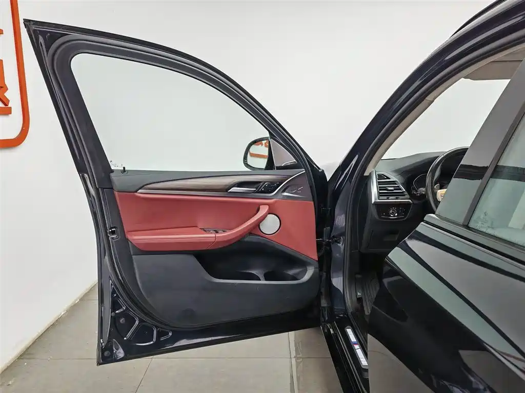 BMW X3 2022 Facelift xDrive30i Leading M Shadow Edition фото 8
