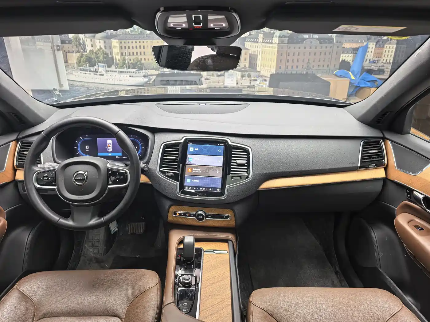 VOLVO XC90