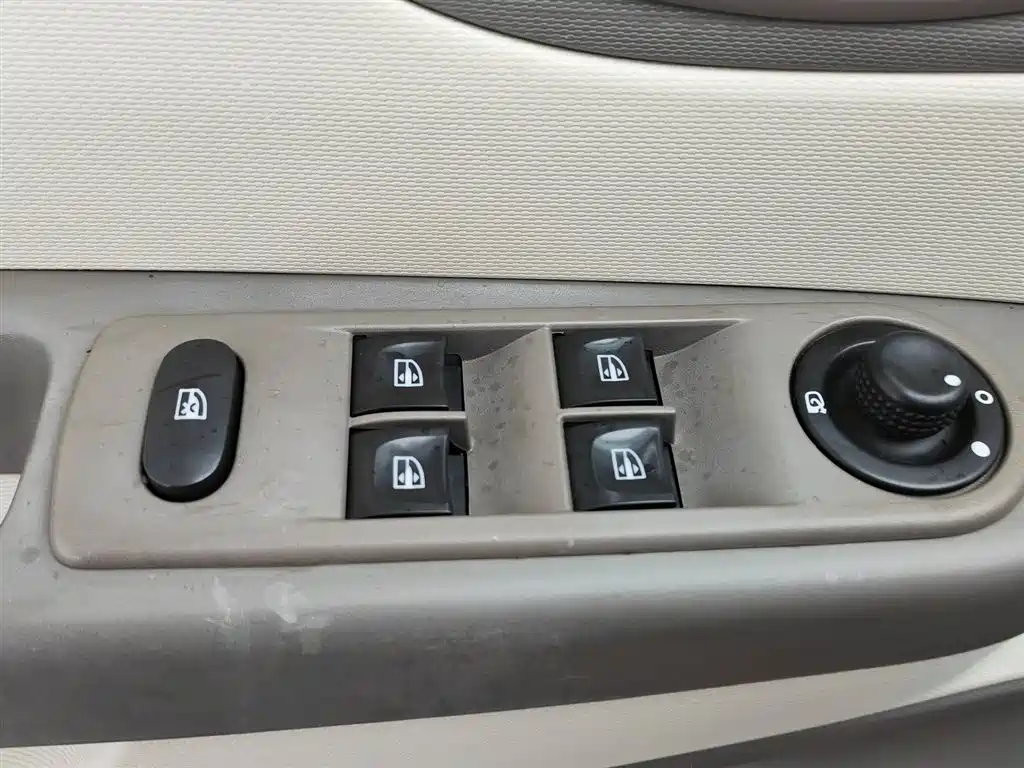 Renault Captur 2015 1.2T Automatic Comfort Edition фото 9