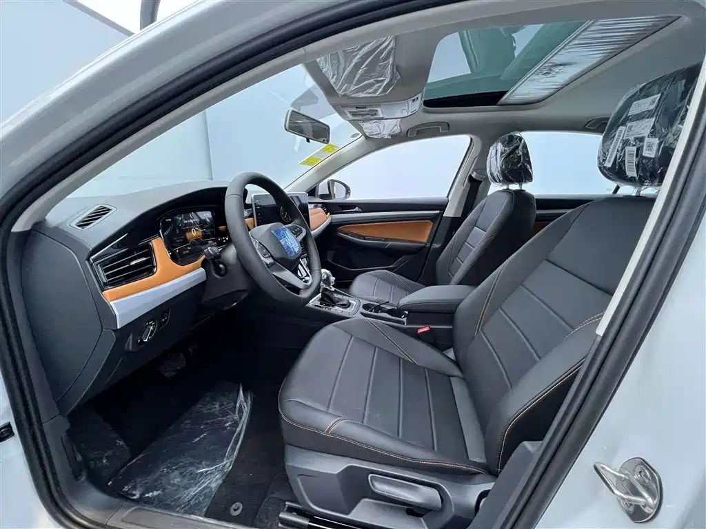 Volkswagen Bora 2025 Facelift 200TSI DSG Navigation Edition фото 17