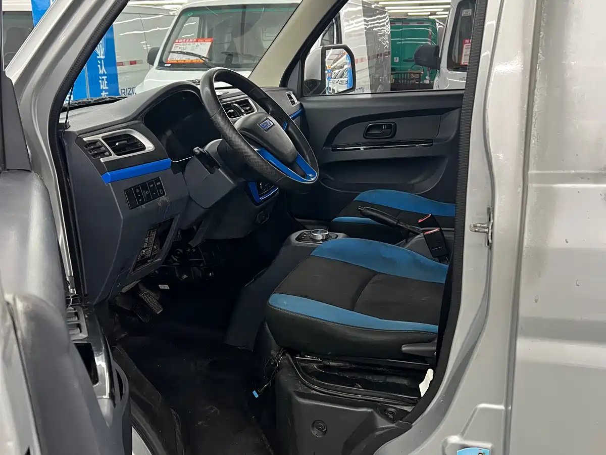 SRM XINYUAN XINYUAN T3L EV