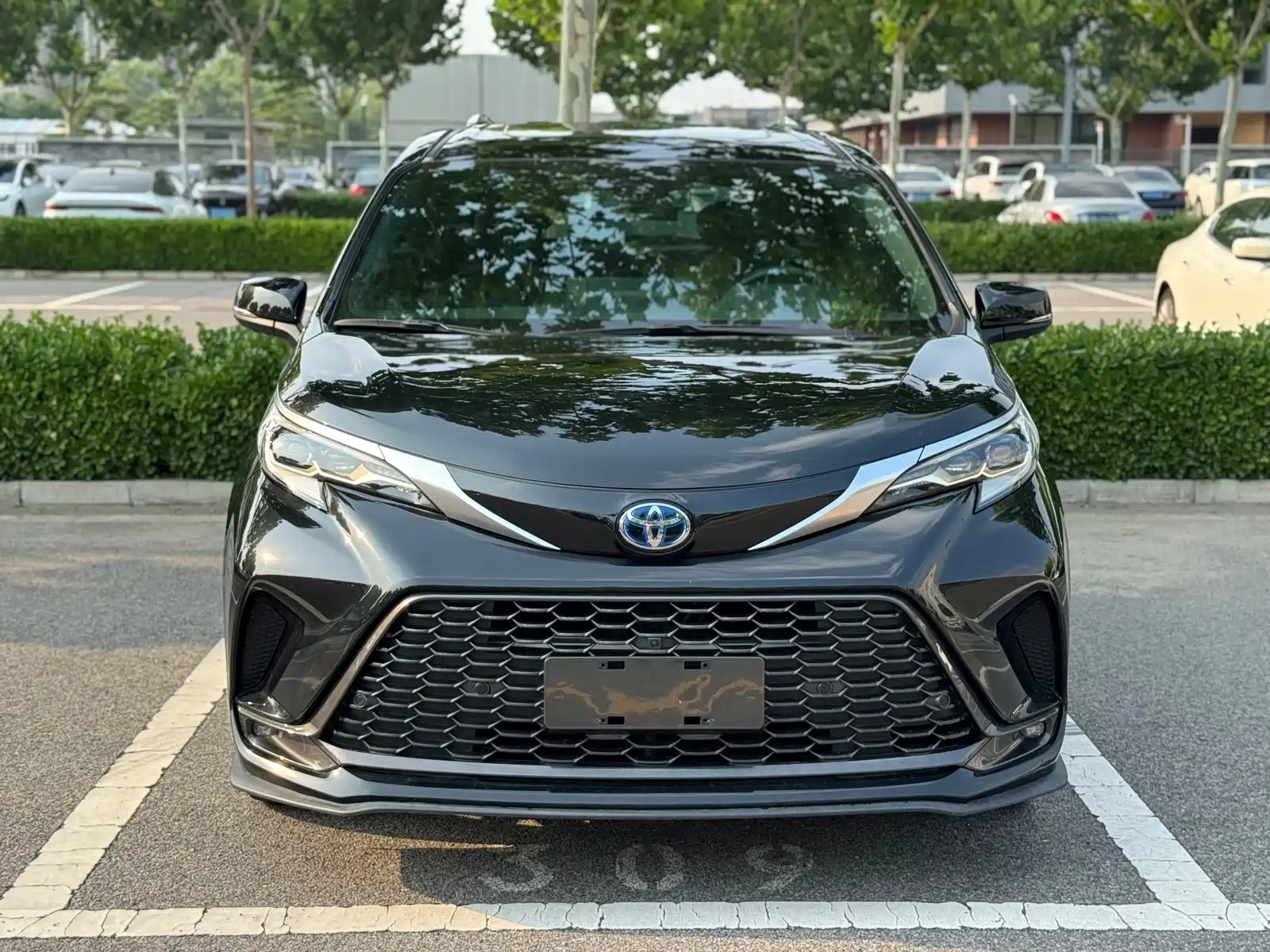 Фото 2 - Toyota Granvia