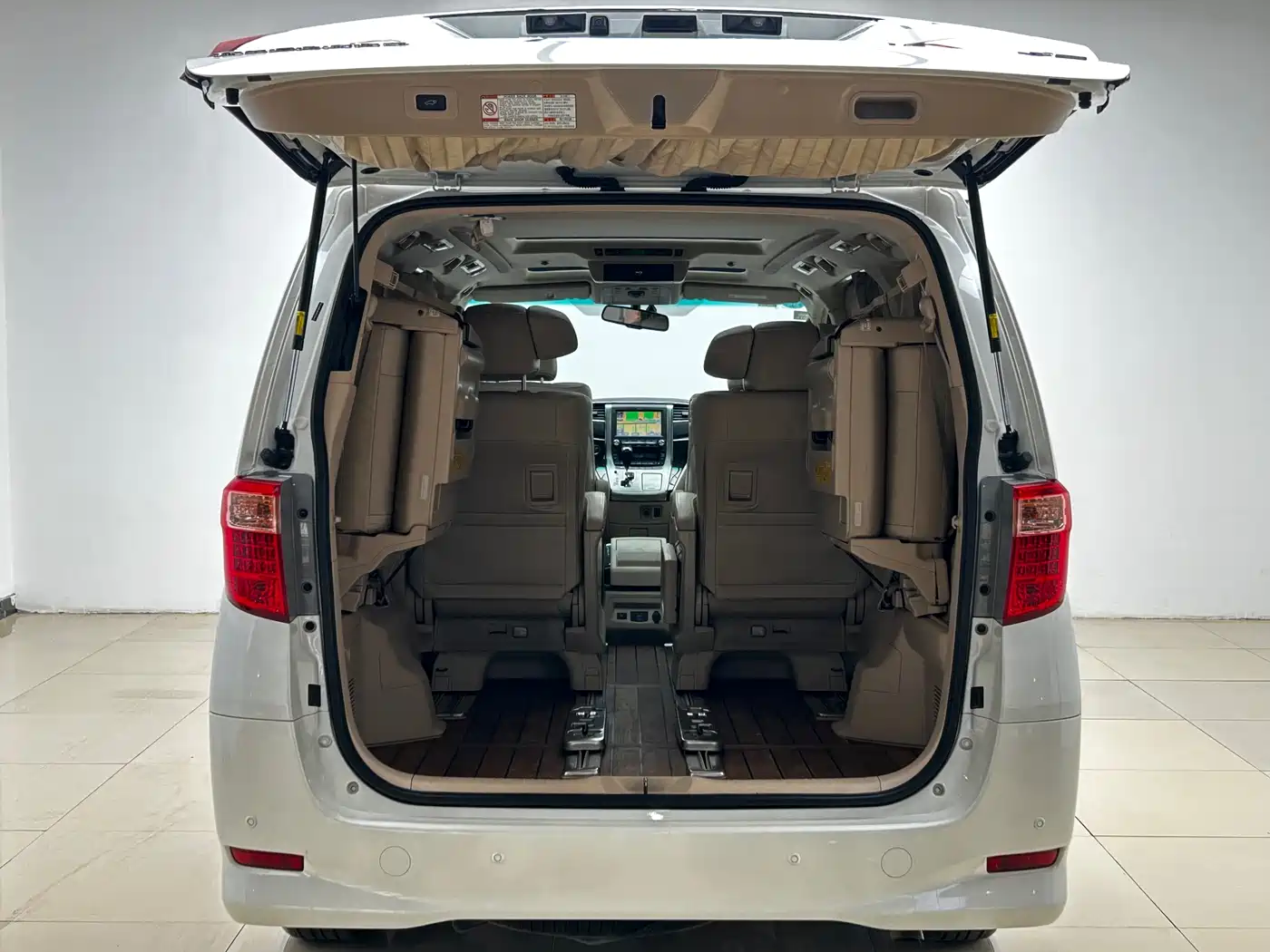 Toyota Alphard фото 22