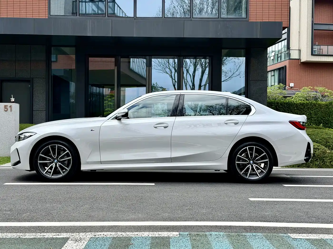 BMW 3 Series 2026 325Li M Sport Package фото 5