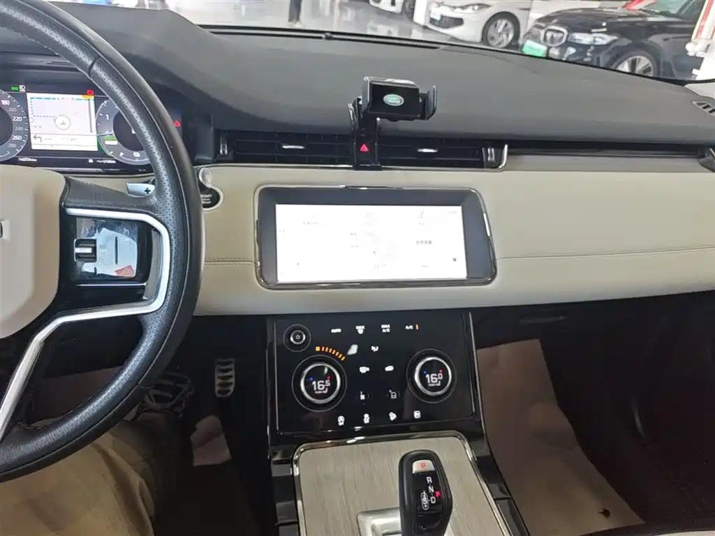 Land Rover Range Rover Evoque New Energy 2023 Range Rover Evoque L P300e Plug-in Hybrid Edition фото 13