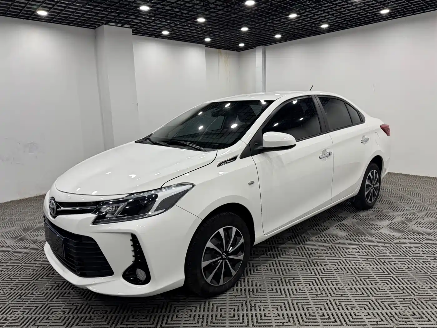 Toyota Vios 2022 1.5L 20th Anniversary Edition фото 3