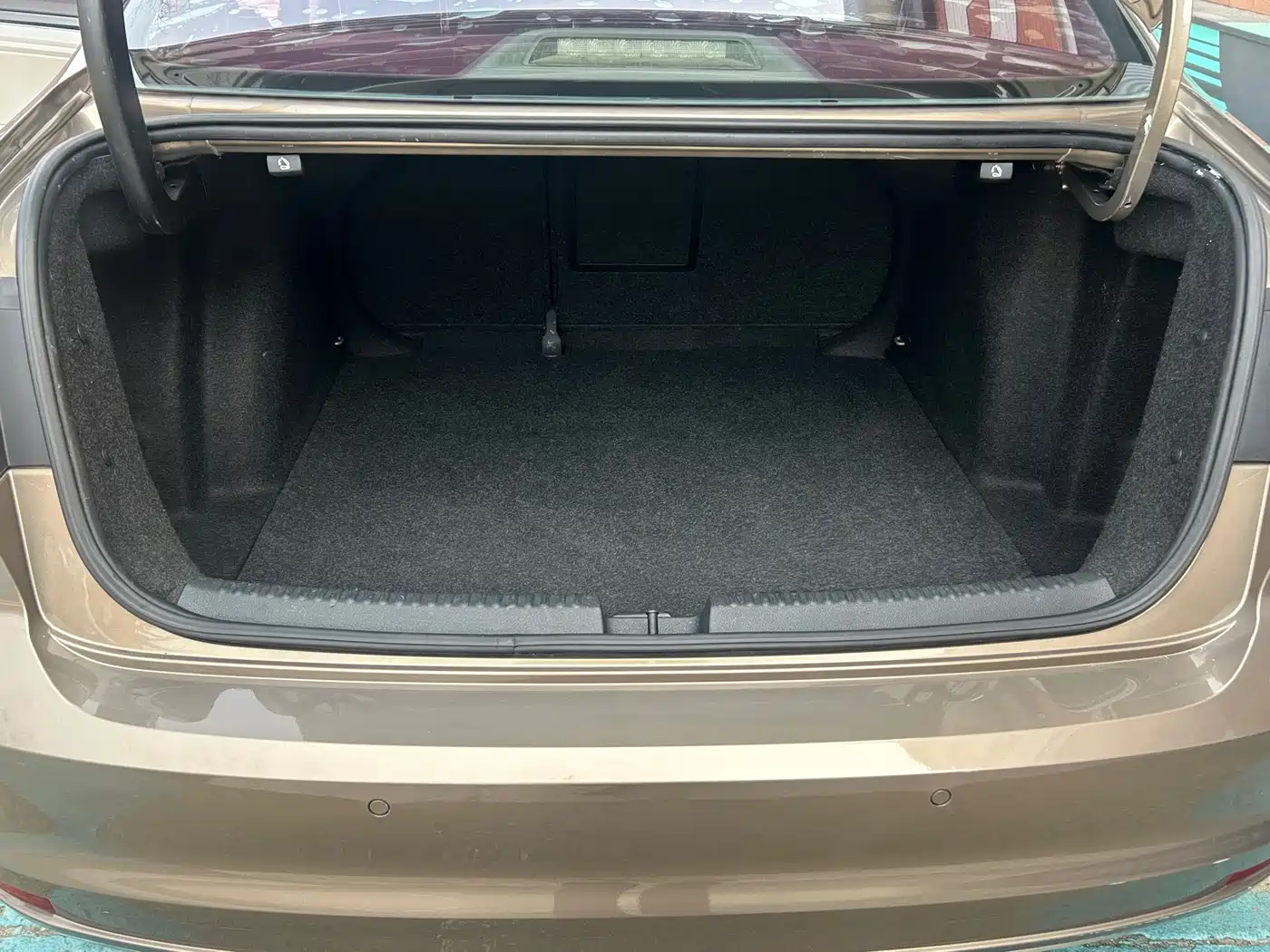 Volkswagen Sagitar 2015 1.6L Automatic Comfort фото 10