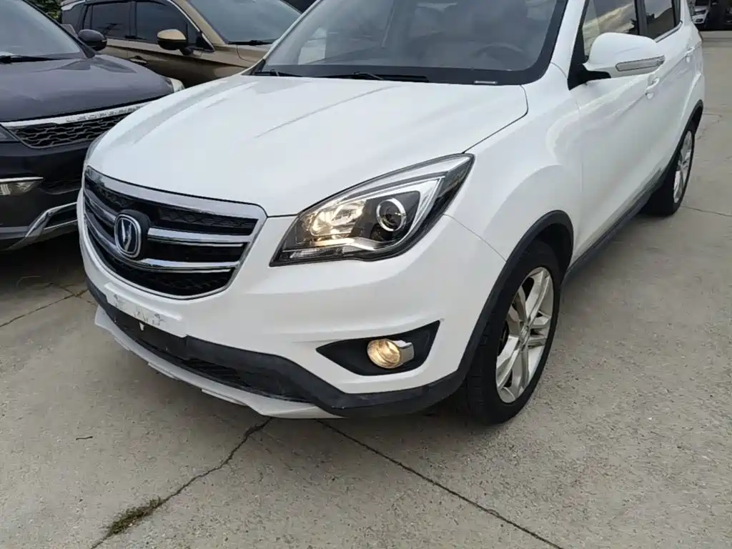Фото 24 - Changan CS35