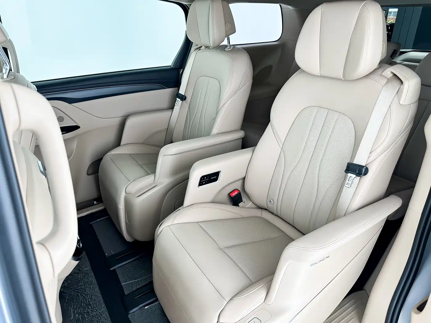 Buick GL8 New Energy 2025 Land Honor Premium Edition 7-Seater фото 9