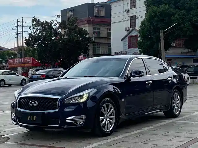 INFINITI Q70