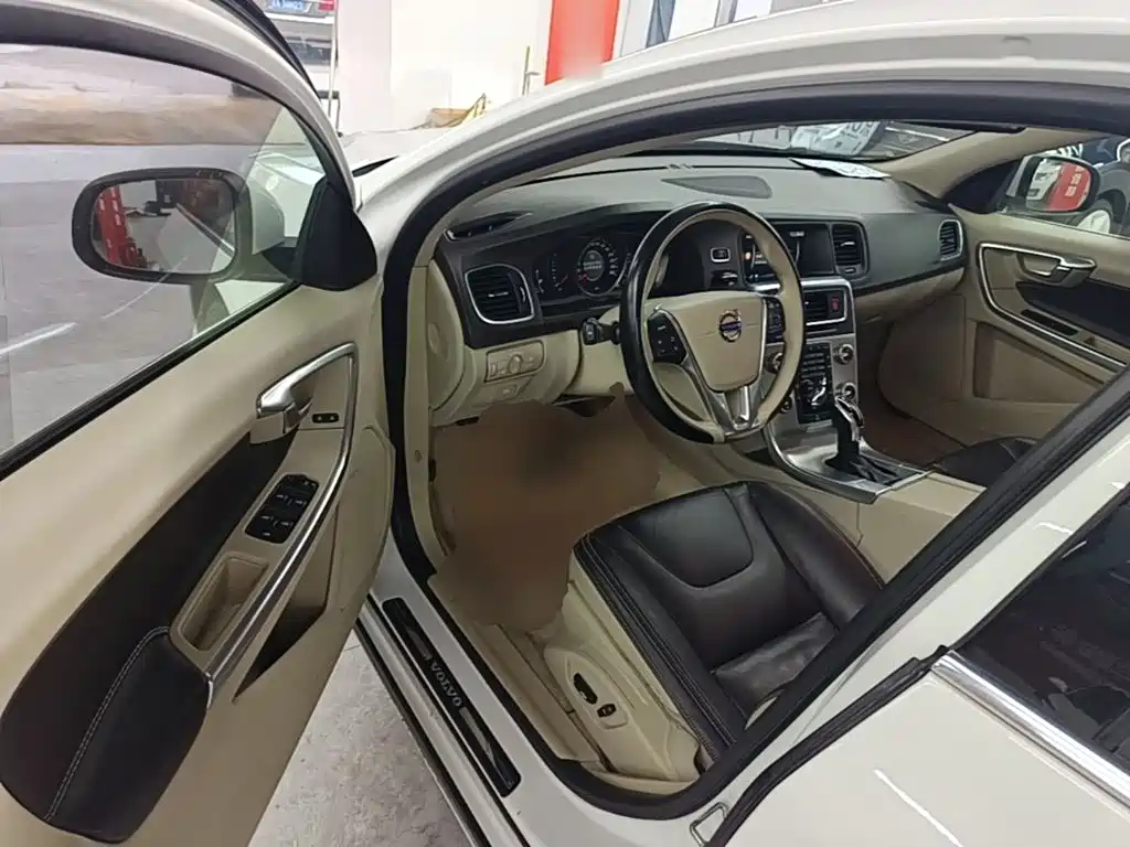 Фото 16 - Volvo S60