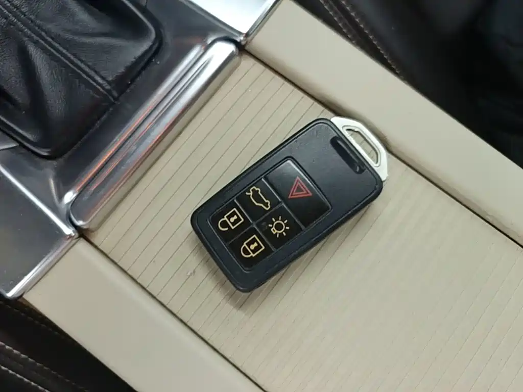 Фото 9 - Volvo S60