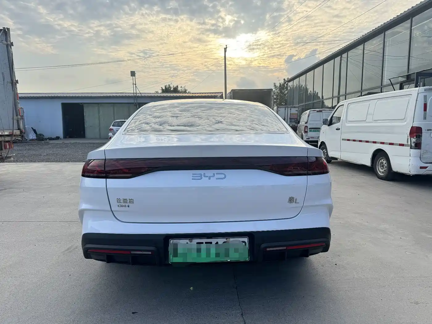 BYD Qin L 2024 2024 DM-i 80KM Leading Edition