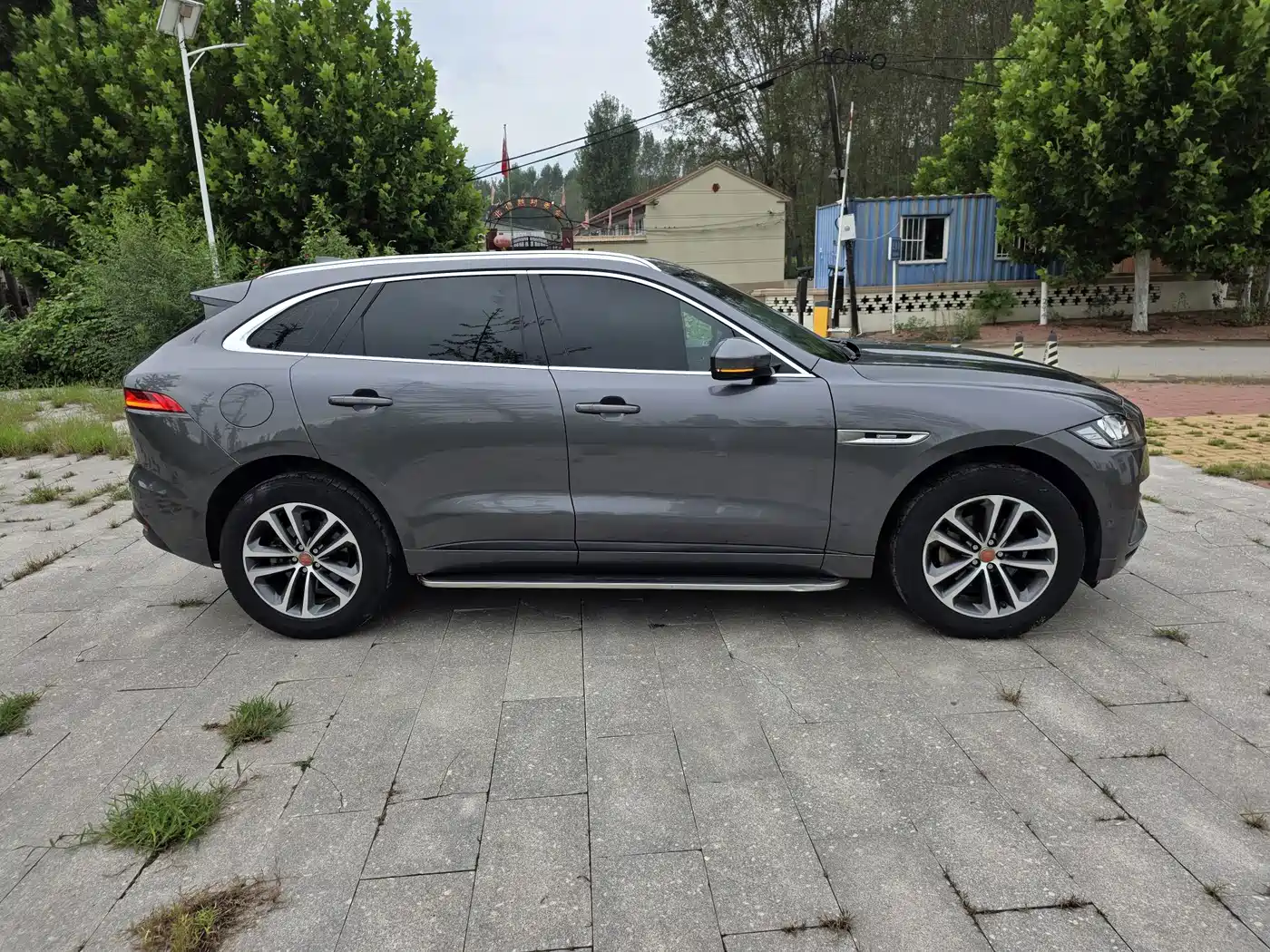 Jaguar F-PACE 2016 2016 2.0T FWD R-Sport Edition
