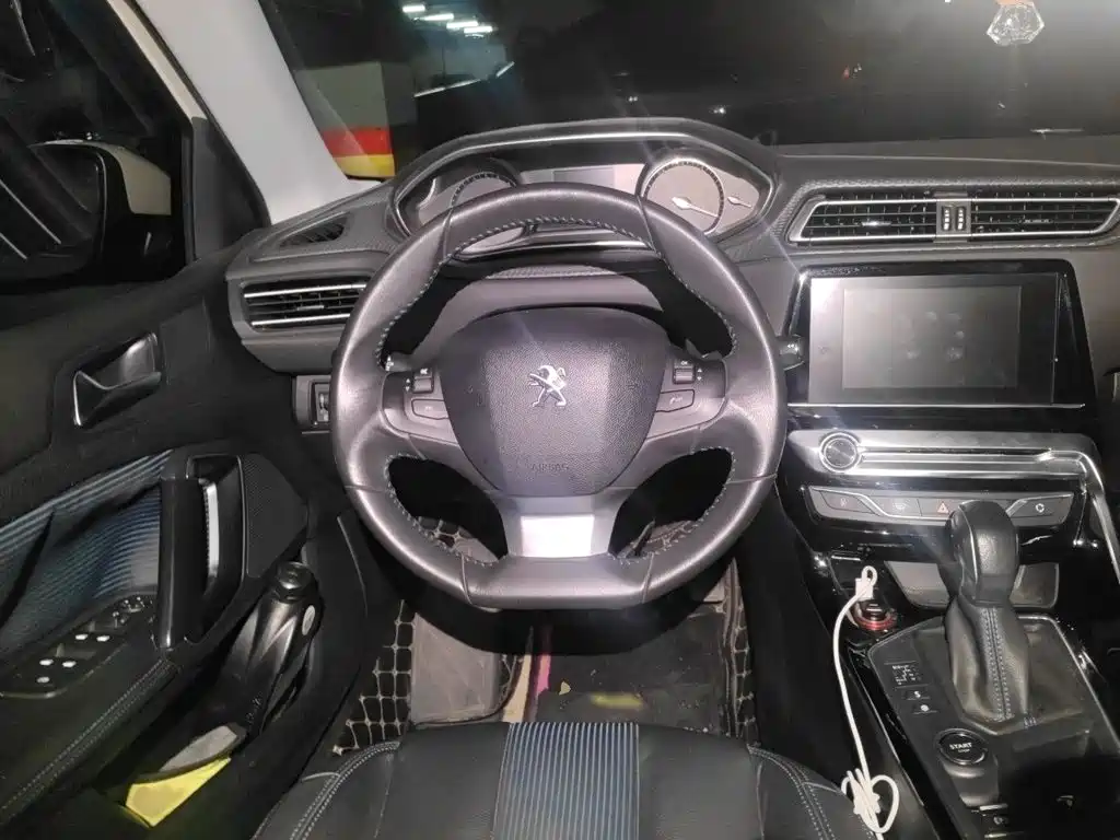 Фото 3 - Peugeot 308