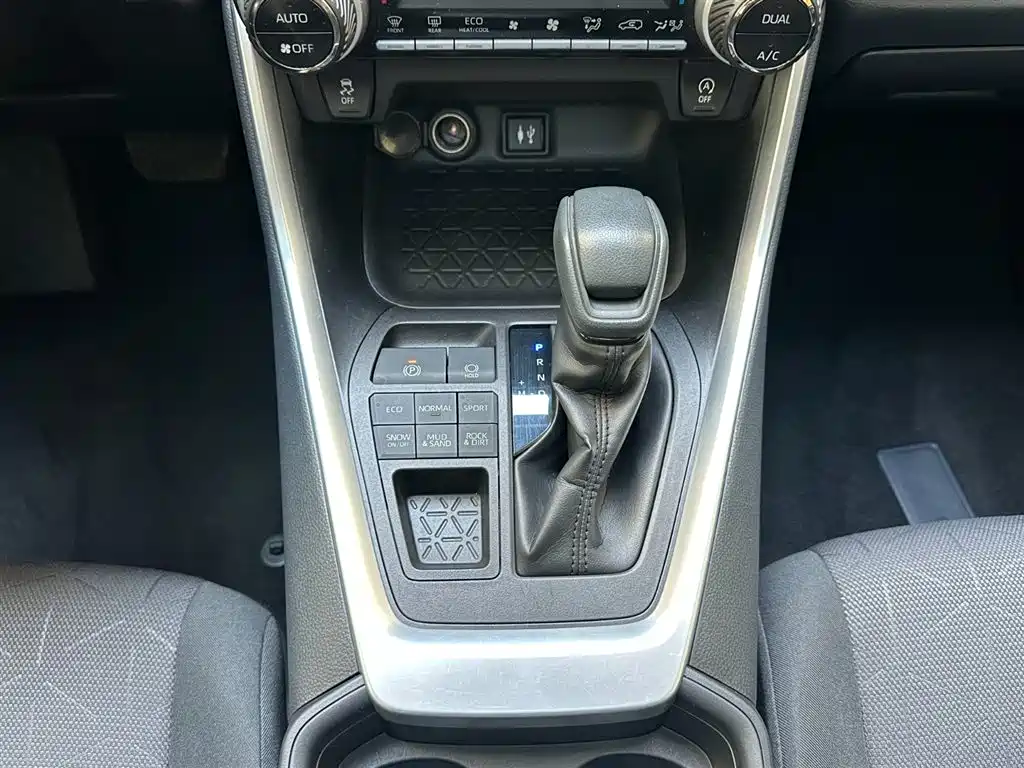 Toyota RAV4 Rongfang 2020 2.0L CVT AWD Trend Edition фото 15