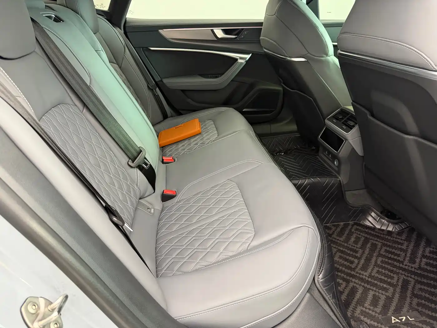 AUDI A7L