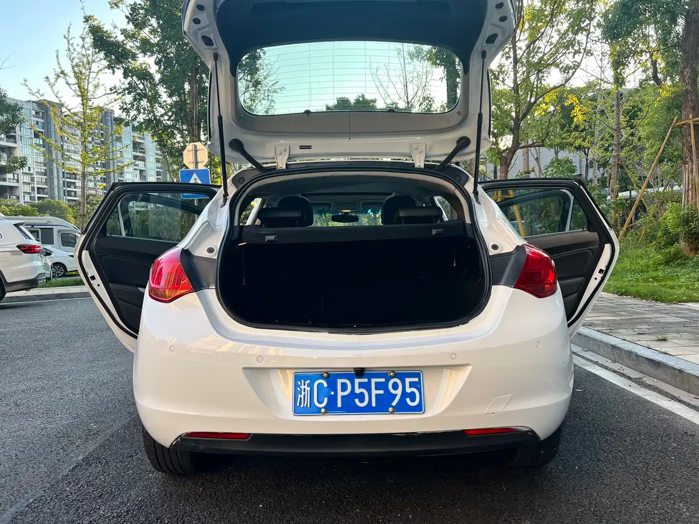 Buick Excelle 2014 XT 1.6L Automatic Fashion фото 18
