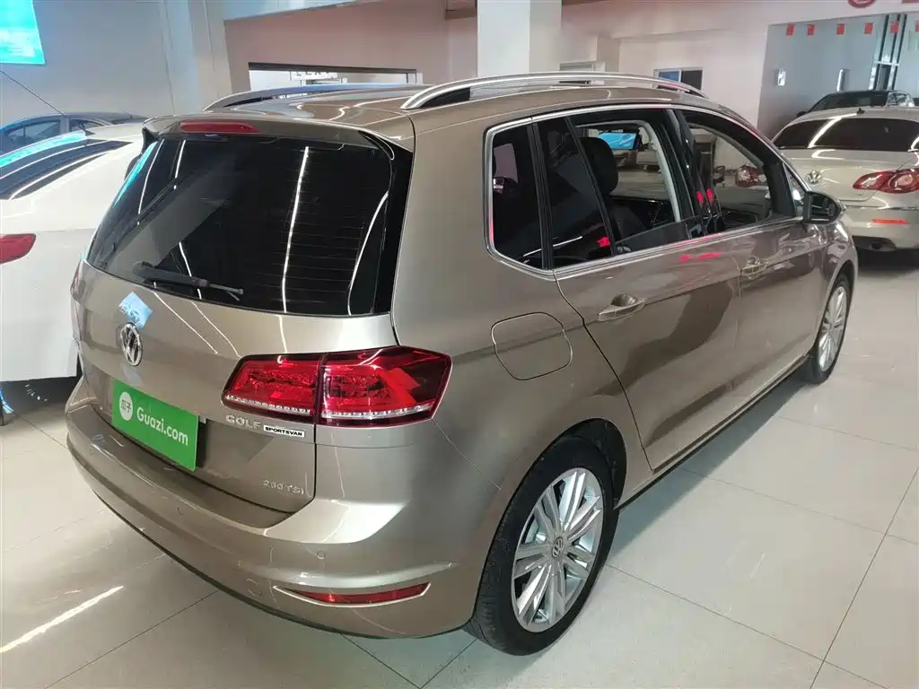 Volkswagen Golf Sportsvan 2018 230TSI Automatic Luxury фото 7