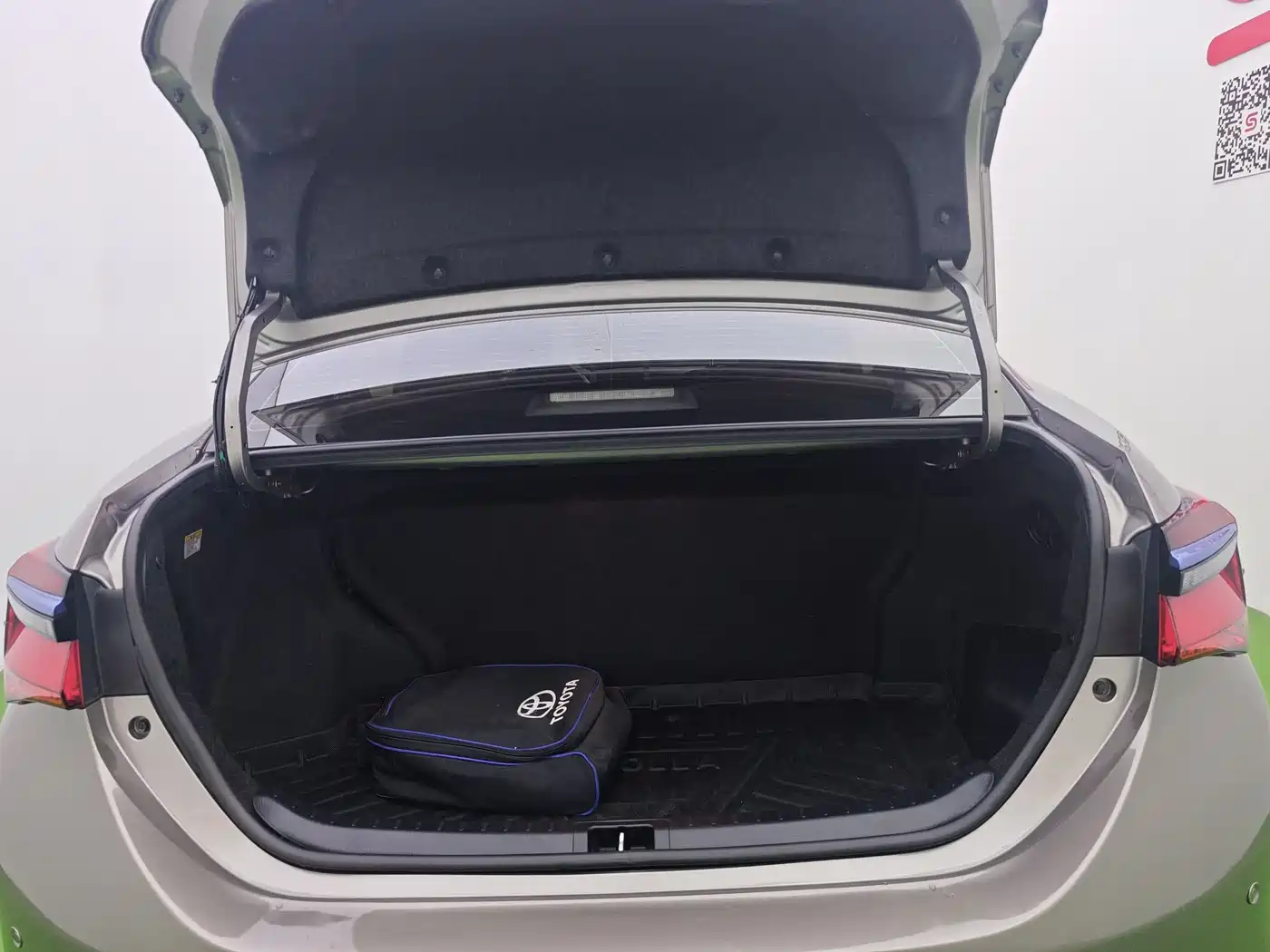 Toyota Corolla Twin Engine E+ 2019 1.8L E-CVT Luxury Edition фото 16