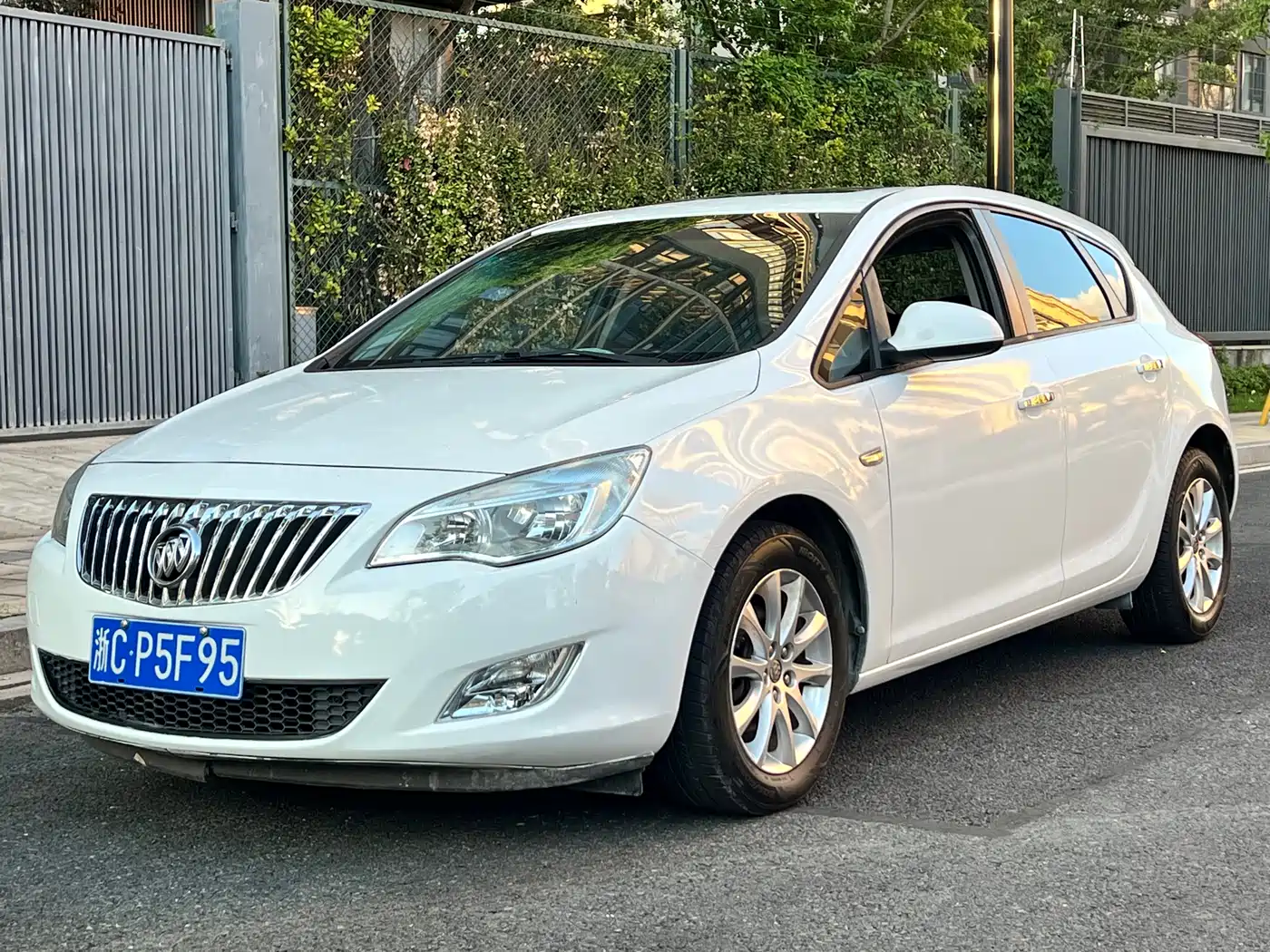 Buick Excelle 2014 XT 1.6L Automatic Fashion