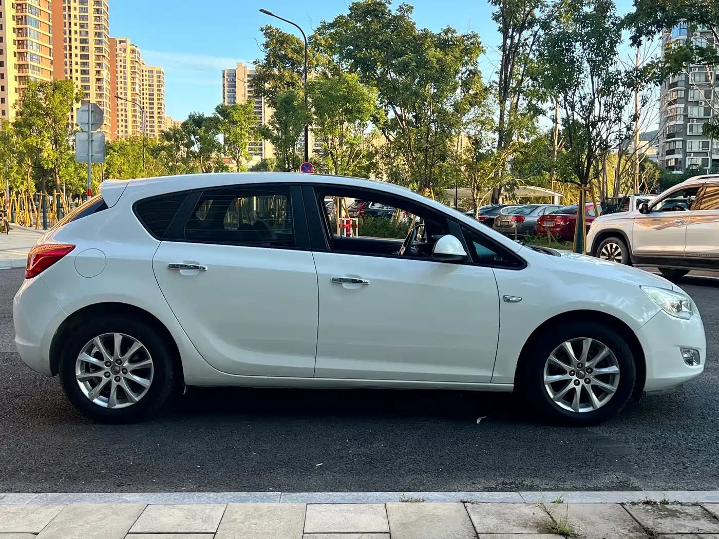 Buick Excelle 2014 XT 1.6L Automatic Fashion фото 4