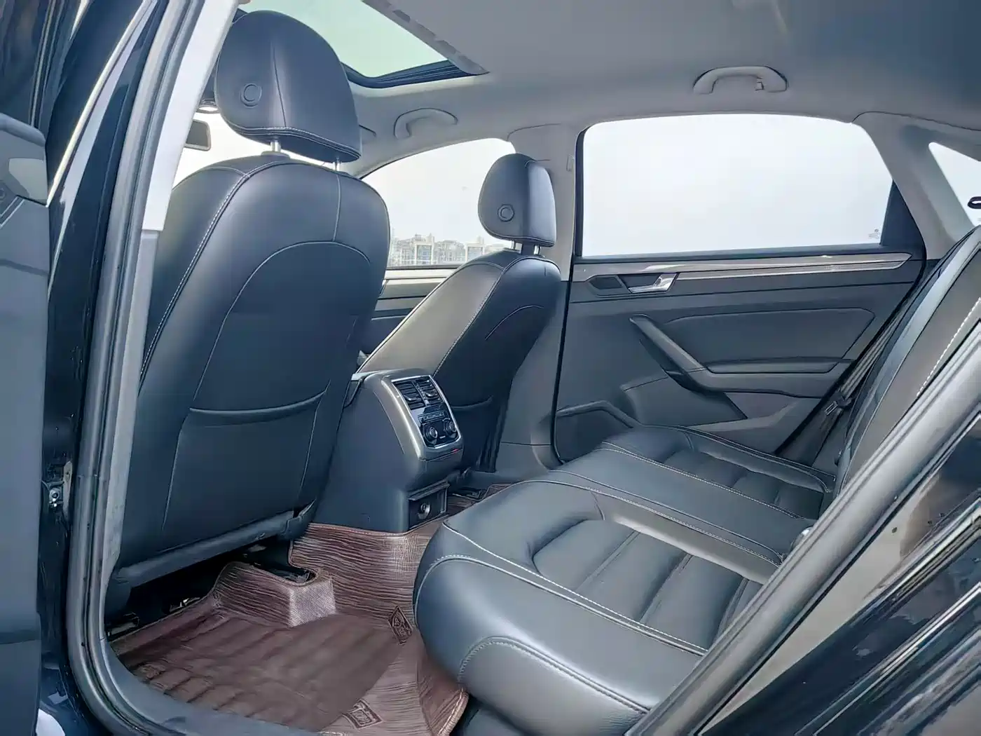 Volkswagen Passat 2017 330TSI DSG Prestige фото 9
