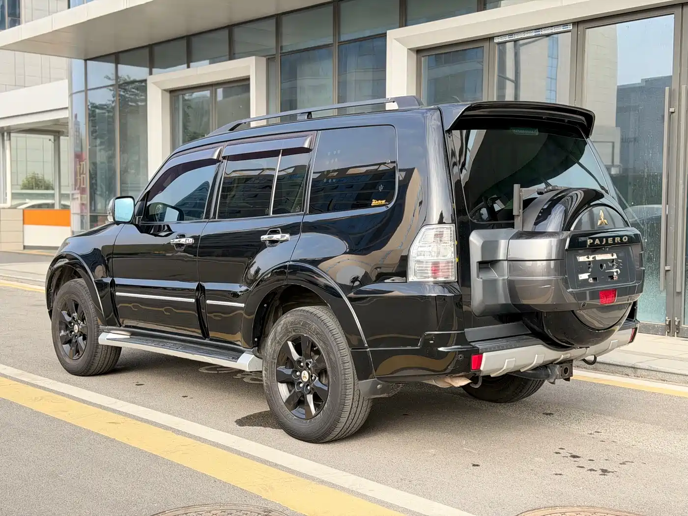 Mitsubishi Pajero (Import) 2016 3.0L Automatic Premium (China V) фото 3