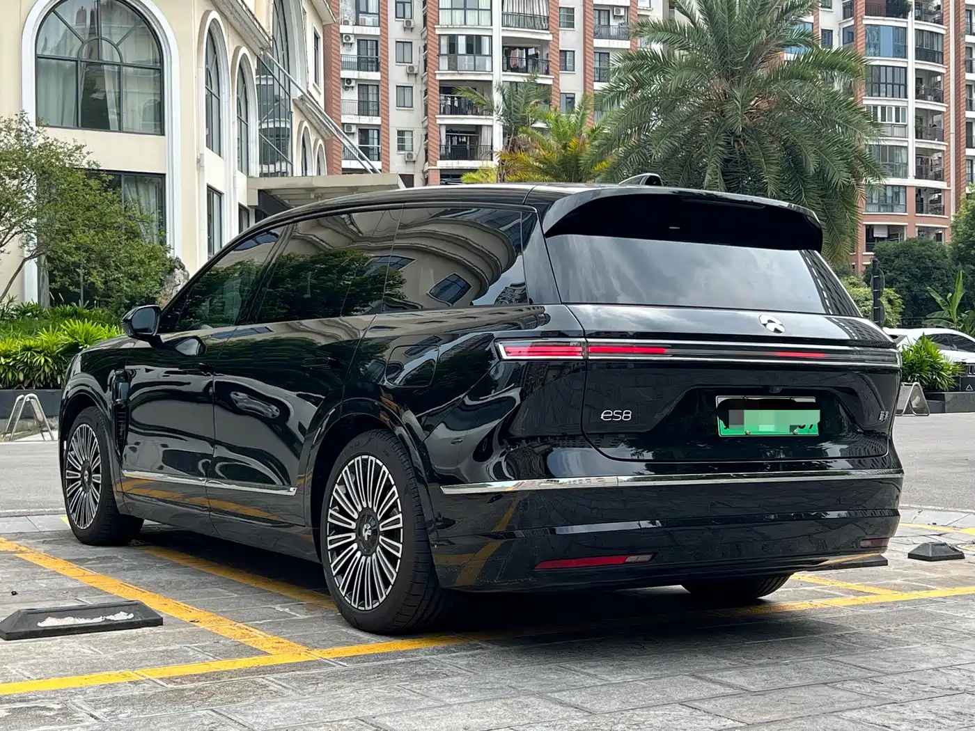 NIO ES8 2026 2025 Model 6-Seat Executive Luxury Edition
