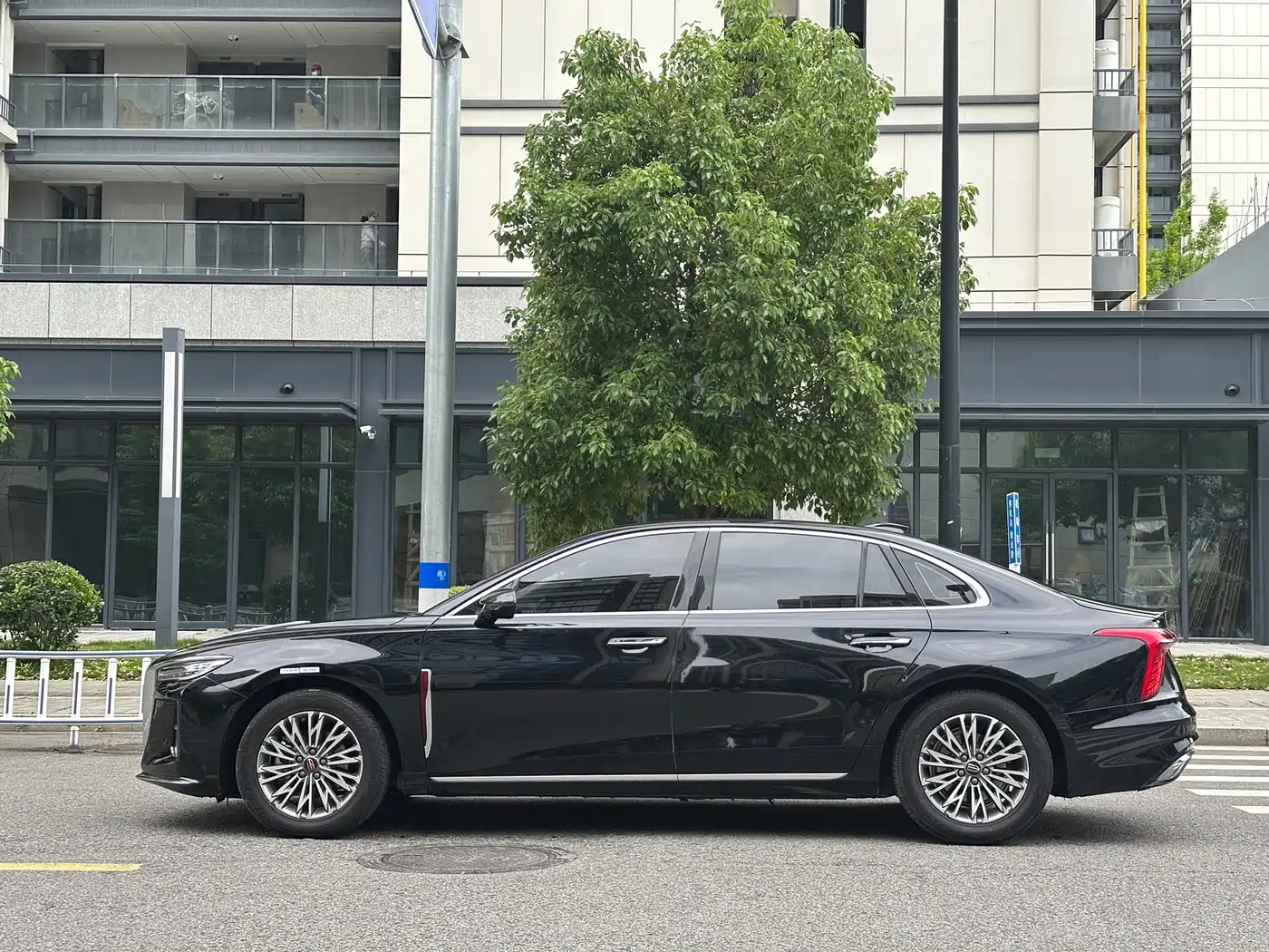 Hongqi H5 2024 1.5T DCT Smart Connect Flag Rhythm Edition фото 4