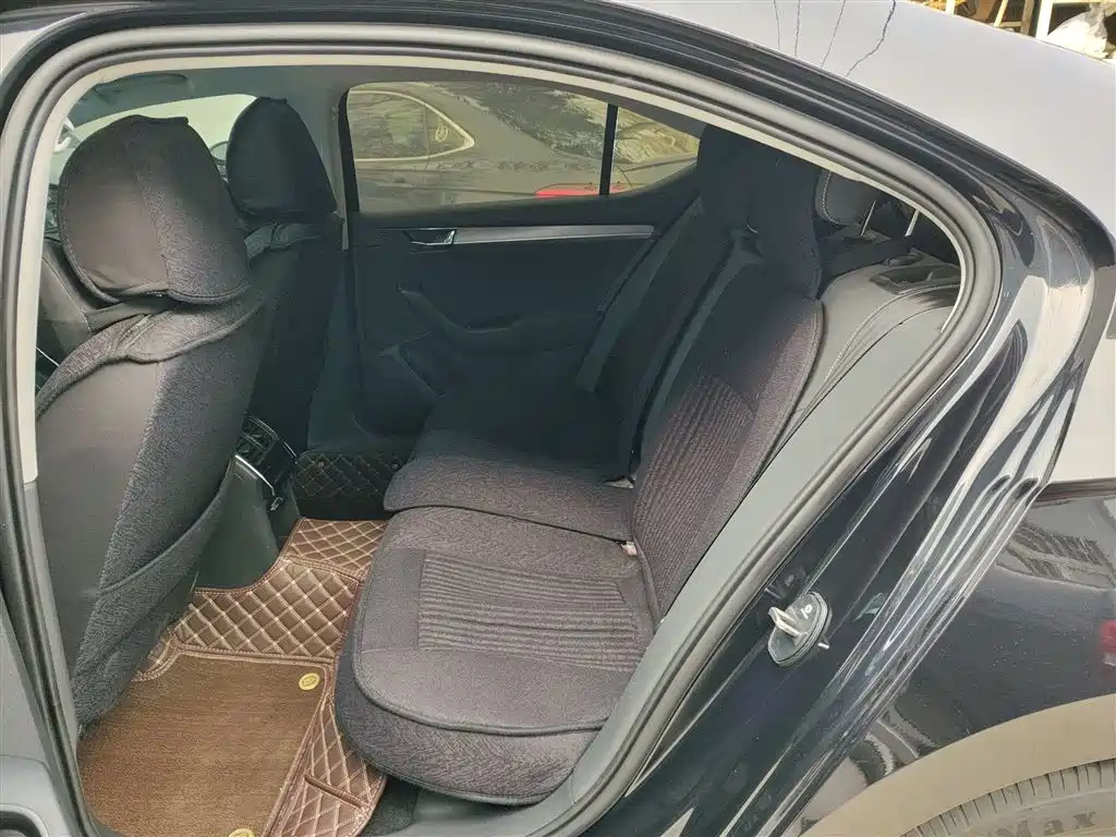 Škoda Superb 2019 TSI280 DSG Standard Edition фото 17