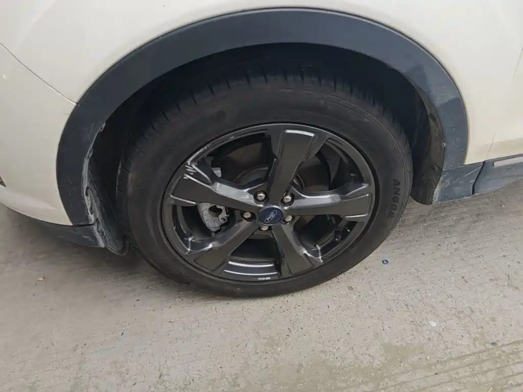 Фото 23 - Ford Kuga