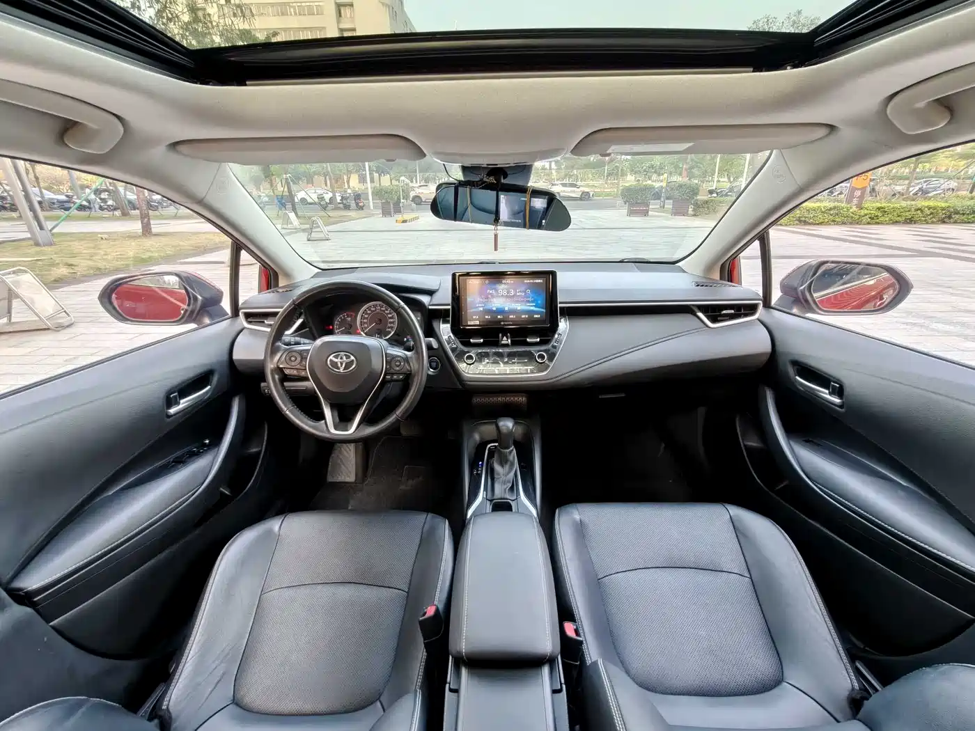 Toyota Corolla 2019 1.2T S-CVT GL-i Luxury Edition фото 6