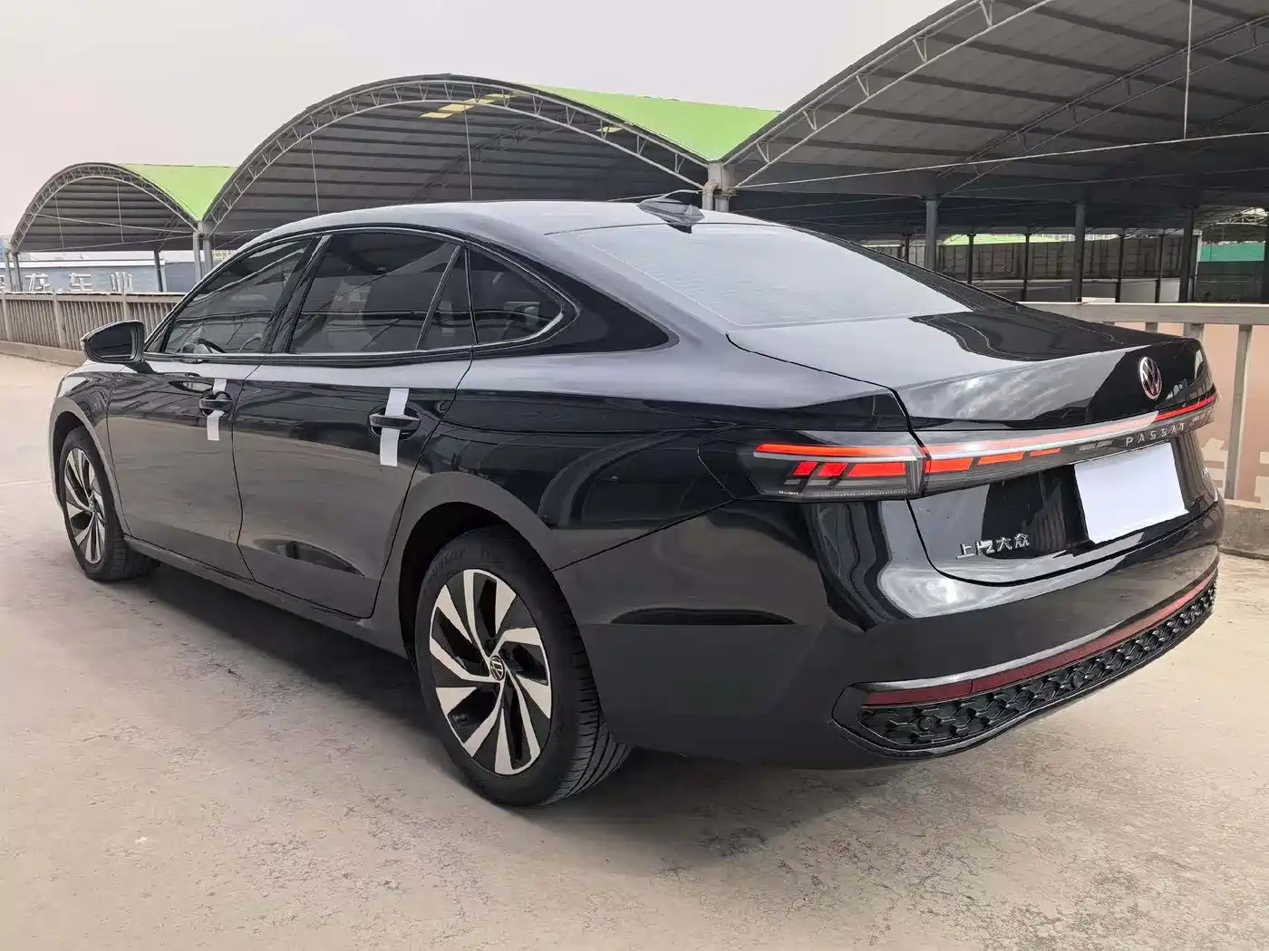 Volkswagen Passat 2025 Pro 380TSI Starlight Dragon Glory Edition фото 4