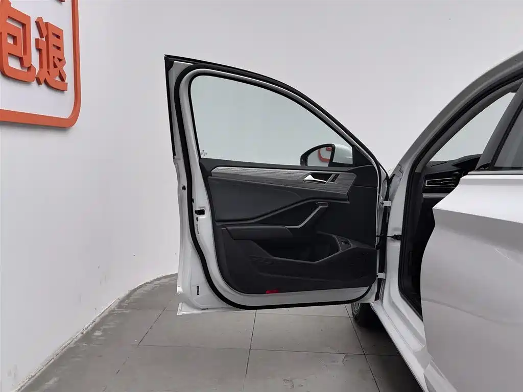 Volkswagen Sagitar 2023 Model Year 280TSI DSG Surpass Edition фото 8