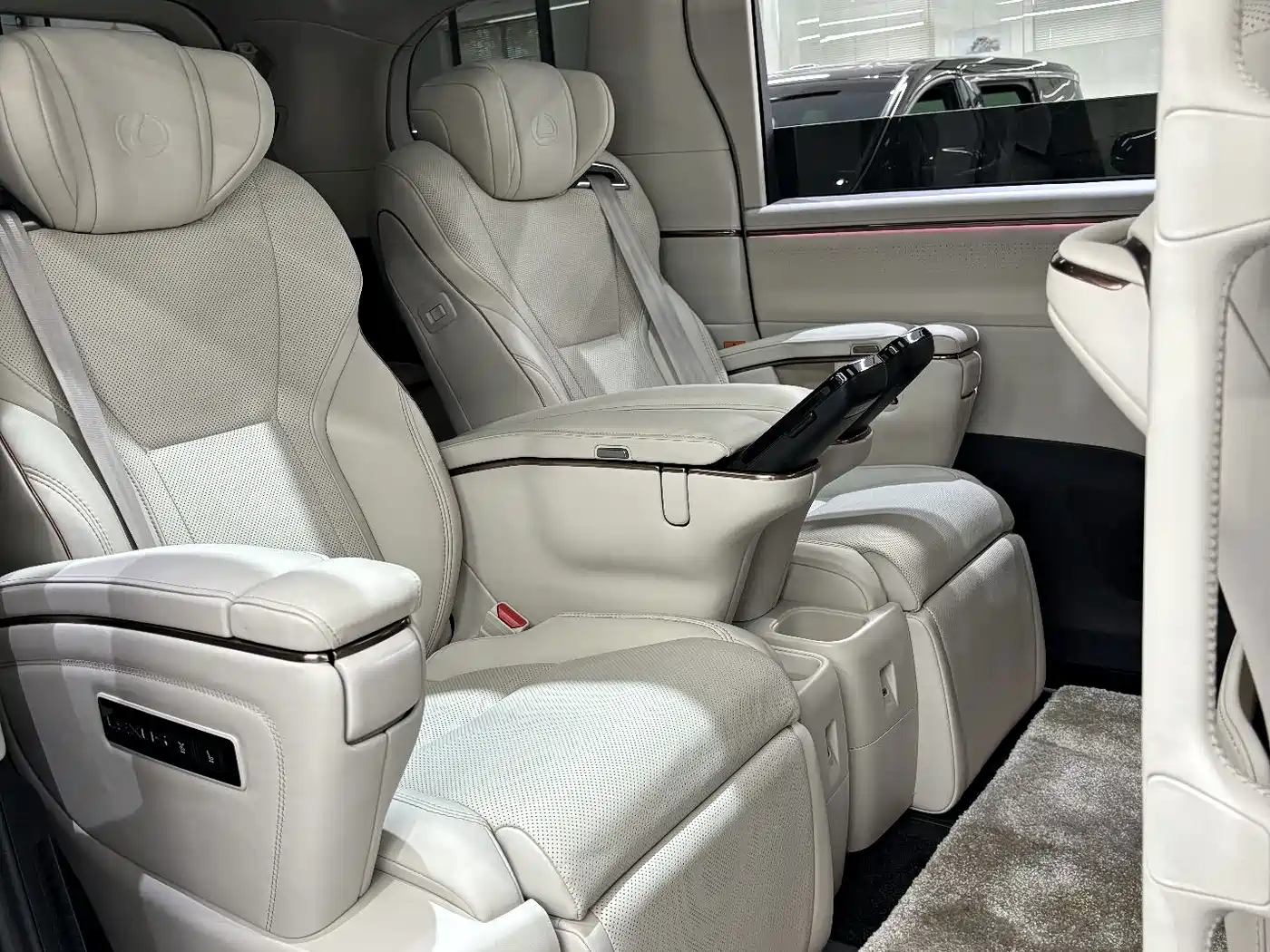 Lexus LM 2026 2023 500h 6-Seater Prestige Edition