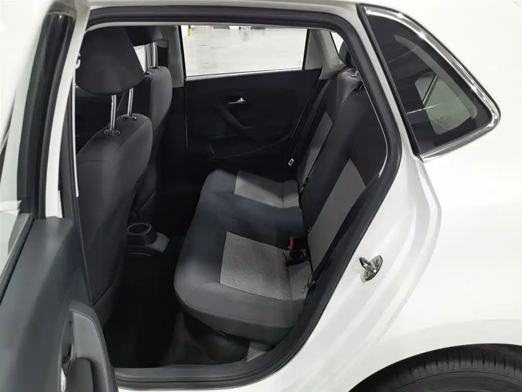 Volkswagen Polo 2018 1.5L Manual Safe Drive фото 15