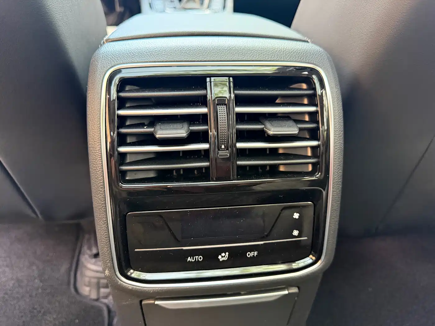 Volkswagen Magotan 2025 Facelift II Public Edition 330TSI DSG Luxury фото 11