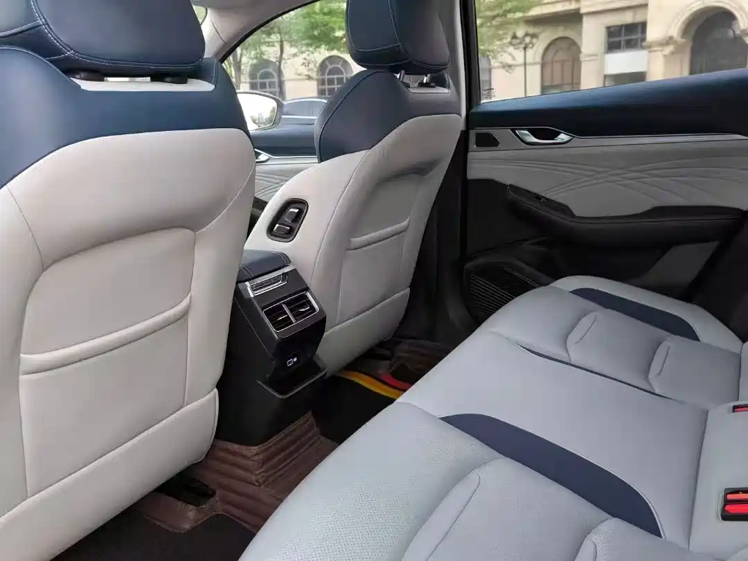 Фото 6 - Geely Preface