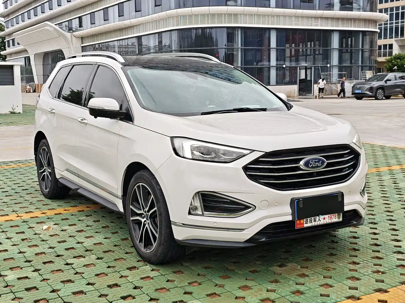 Фото 3 - Ford Edge