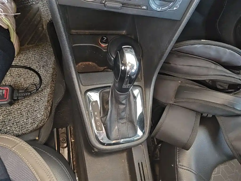 Volkswagen Santana 2015 1.6L Automatic Comfort Edition фото 14
