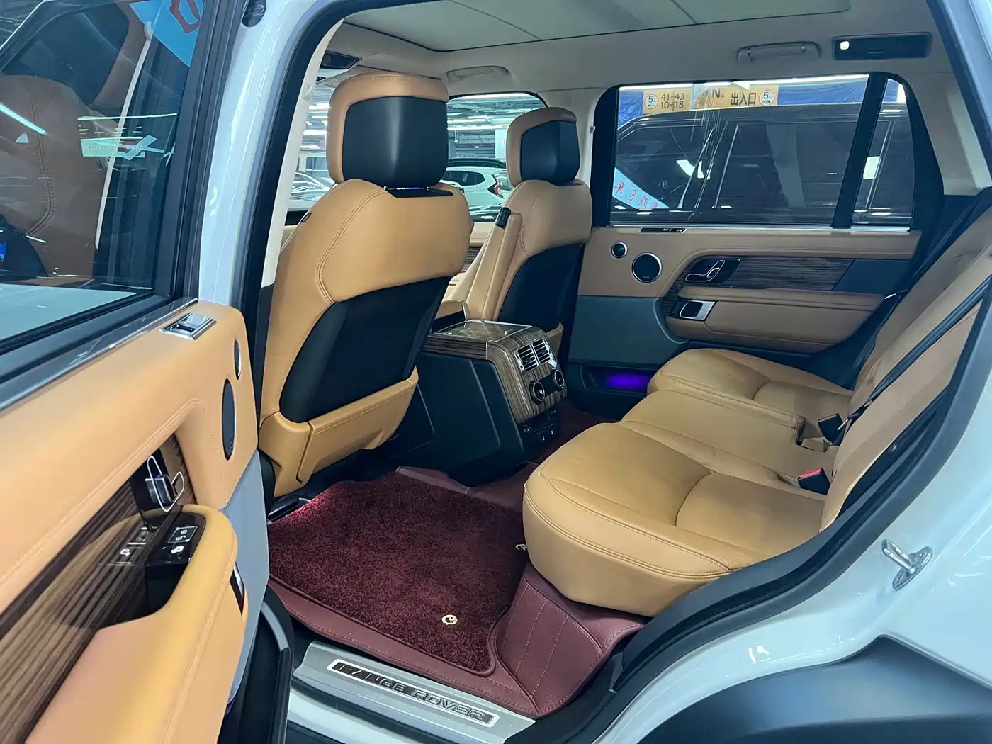 Land Rover Range Rover 2018 3.0 SC V6 Vogue SE Genesis Extended Edition фото 7